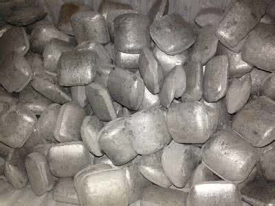 一位發言人表示，巴西淡水河谷（Vale）正在重新評估其在新喀里多尼亞虧損的鎳業務，這是上月新上任的首席執行官Fabio Schvartsman對表現不佳資產進行廣泛考核的一部分。